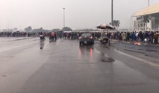 CĐV Việt thức xuyên đêm, xếp hàng dài từ sáng sớm chờ mua vé AFF Cup 2018