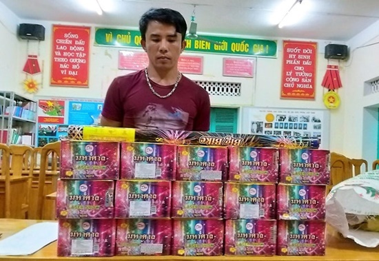 Thu giữ hàng trăm kg pháo hoa vận chuyển trái phép