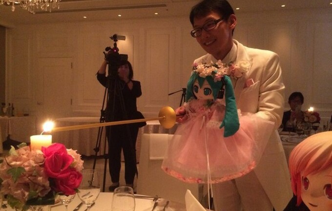 Tin tức đời sống mới nhất ngày 13/11/2018: Chàng trai kết hôn với búp bê vì mất niềm tin vào phụ nữ