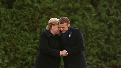Thủ tướng Đức Merkel bị nhầm thành phu nhân Tổng thống Pháp Macron