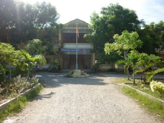 Hà Nội: Giáo viên dạy GDCD bị tố đánh học sinh gãy răng, bắt mỗi em phải nộp 1 lốc sữa