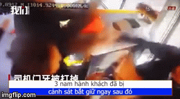 Video: Tài xế xe buýt bị khách đánh gãy răng vì không cho xuống cửa trước