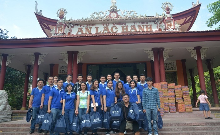 Quà xuân sớm đến với các trẻ ở Tu Viện