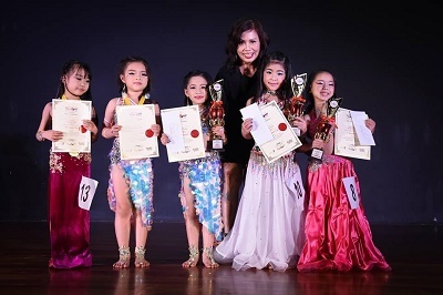 Tạ Phương Hà Linh - Cô bé gang thép quán quân của cuộc thi Intrernational Oriental Xpression Dance Festival, Malaysia 