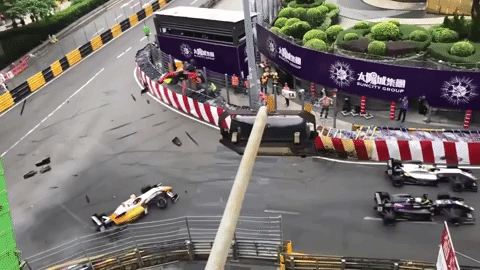 Video: Va chạm ở tốc độ 270km/h, nữ tay đua bị hất tung lên không trung, gãy cột sống