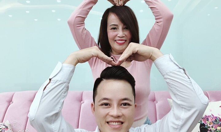 Tin tức đời sống mới nhất ngày 22/11/2018: Chồng cô dâu 62 tuổi tặng vợ quà khủng nhân kỷ niệm 2 tháng kết hôn