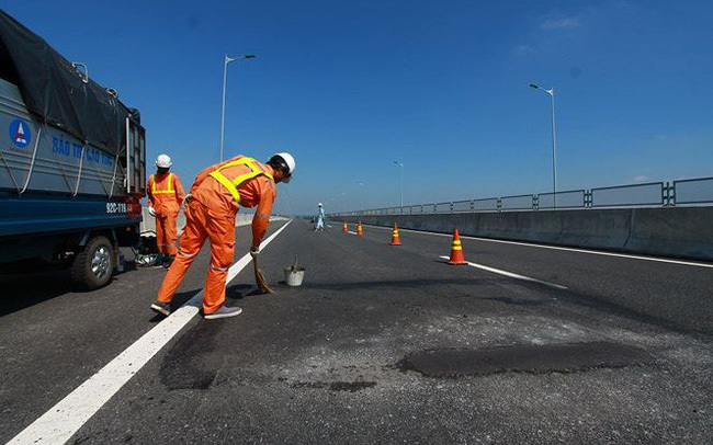 Nghi vấn hầm chui cao tốc 34 nghìn tỷ được chống thấm bằng băng keo: VEC nói gì?