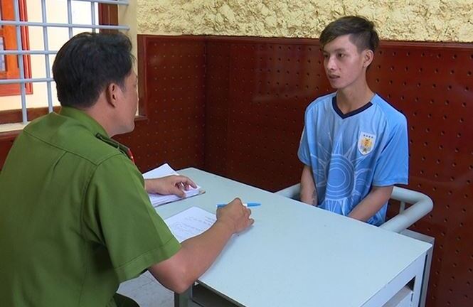 Gạ gẫm gái bán dâm vào nhà nghỉ rồi trói, cướp tài sản