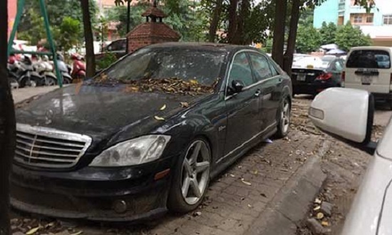 Góc xót của: Xế sang Mercedes 10 tỷ phủ bụi trên phố Hà Nội hàng tháng trời