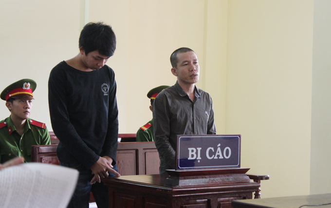 2 người đàn ông cùng nhau vào tù vì xâm hại bé gái 12 tuổi đến sinh con