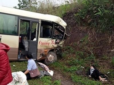 Quảng Ninh: Xe khách 29 chỗ va chạm với xe tải đông lạnh, nhiều hành khách bị thương