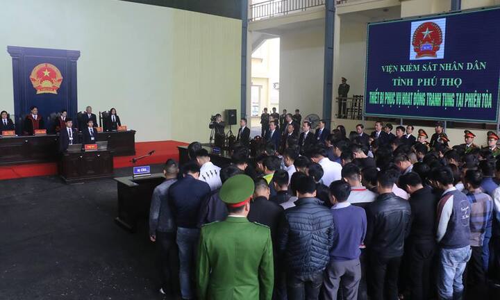 Ông Phan Văn Vĩnh, Nguyễn Thanh Hóa phải vào phòng y tế khi ra nghe tuyên án
