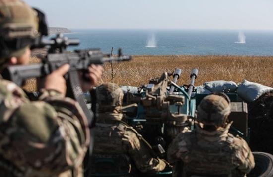 Ukraine đưa quân tập trận gần biển Azov giữa căng thẳng với Nga