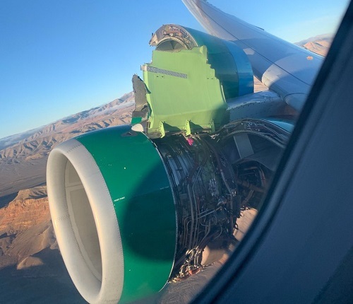 Hành khách hoảng loạn khi máy bay vừa cất cánh đã rơi mất nắp động cơ