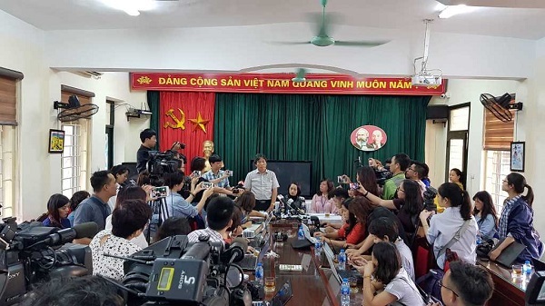 Vụ học sinh lớp 2 bị phạt tát 50 cái: Tường trình mâu thuẫn của cô giáo trẻ và lời giải thích của nhà trường
