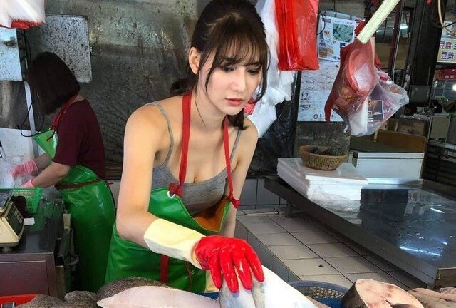 Tin tức đời sống mới nhất ngày 8/12/2018: Cô nàng bán cá “nóng bỏng nhất