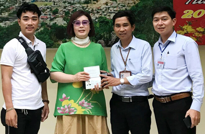 Du khách Hàn Quốc nhận lại ví có 70 triệu đồng ở Đà Nẵng