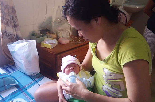 Đồng Nai: Phát hiện bé trai còn dây rốn bị bỏ rơi trước cổng nhà dân