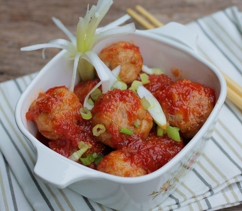 Món ngon mỗi ngày: Thịt viên bọc trứng cút sốt cà chua