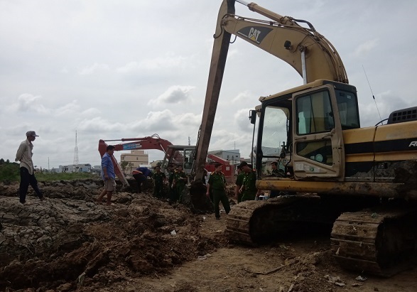 Nghi nổ mìn ngay sát Đại học Cần Thơ, 2 người bị thương