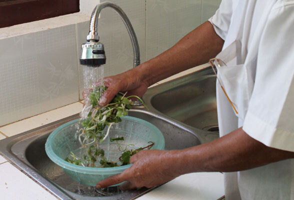 Nguy cơ bệnh tật từ nước bẩn: Nguồn nước trong gia đình bạn đã đảm bảo chưa?