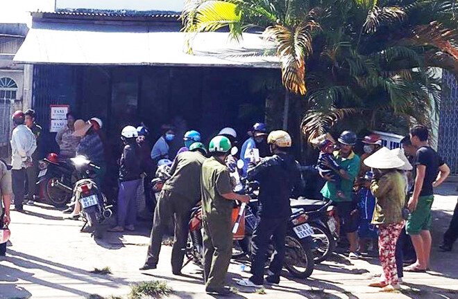 Phát hiện thi thể người phụ nữ nằm sấp, úp mặt vào thau nước