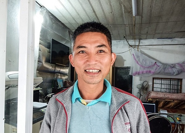 Nhặt được túi đầy tiền và vàng, thầy giáo quyết thuê xe ôm đi tìm người đánh rơi