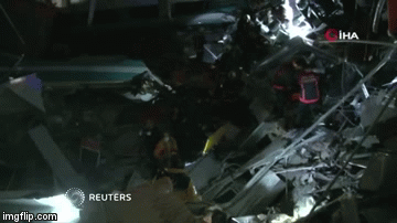 Hiện trường vụ tai nạn tàu cao tốc ở Thổ Nhĩ Kỳ, ít nhất 53 người thương vong