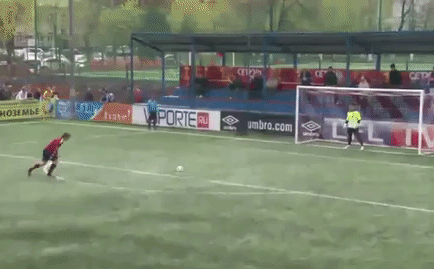 Khoảnh khắc thủ môn Đặng Văn Lâm xuất sắc cản phá penalty khi còn thi đấu ở Nga