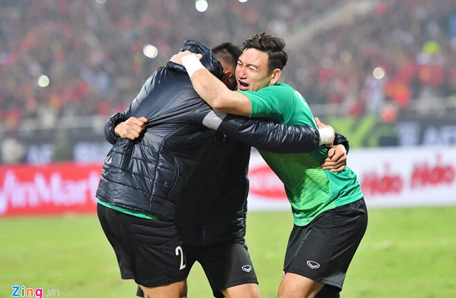 Bức thư đầy xúc động của mẹ Văn Lâm gửi người hâm mộ Việt Nam sau chiến thắng AFF Cup 2018