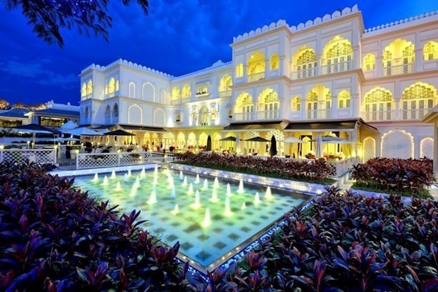 Lộ diện nữ đại gia 24 tuổi nắm quyền sở hữu 2 toà lâu đài triệu đô của Khải Silk