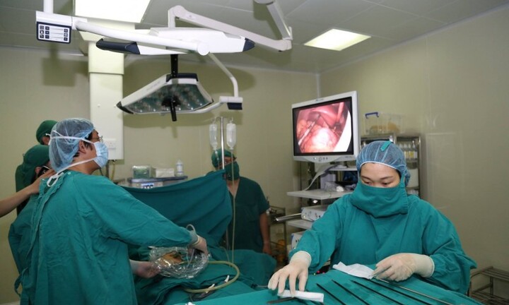 Cấp cứu thành công nam bệnh nhân có phủ tạng đảo ngược: Tim bên phải, gan và ruột thừa bên trái