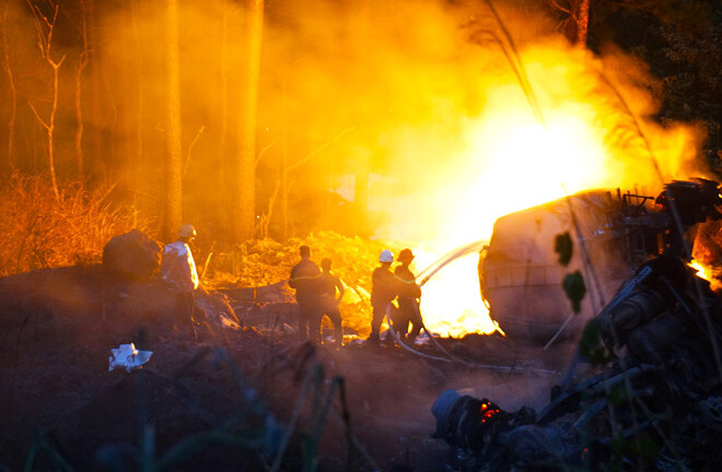 Xe bồn chở xăng phát nổ tại đèo Hải Vân, tài xế tử vong