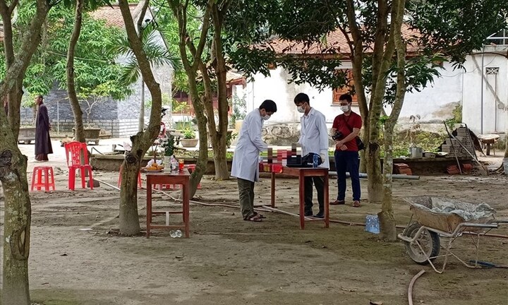 Đi lễ chùa, bàng hoàng phát hiện thi thể bé gái sơ sinh trong túi nilon