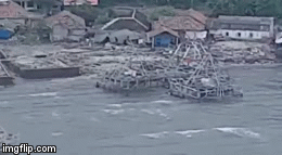 Xót xa cảnh tan hoang nhìn từ trên cao sau trận sóng thần quét qua ở Indonesia