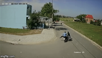 Video: Bảo vệ ở Sài Gòn tung cước tóm gọn tên cướp như phim hành động