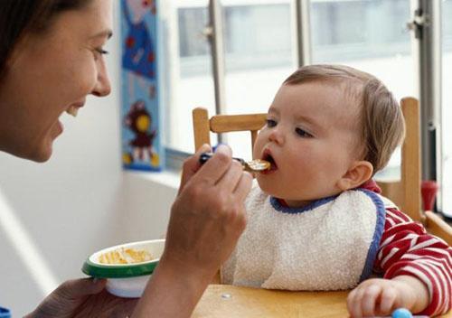 Mẹ có biết nên làm gì khi trẻ biếng ăn chưa?