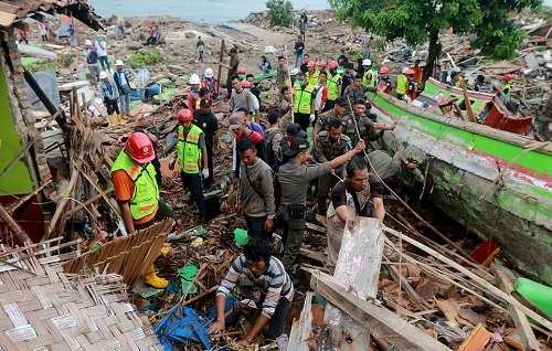 Xót xa khoảnh khắc phải chọn cứu mẹ hay vợ trong thảm họa sóng thần Indonesia