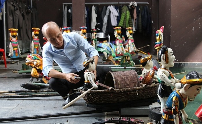 Người âm thầm đứng sau những niềm vui