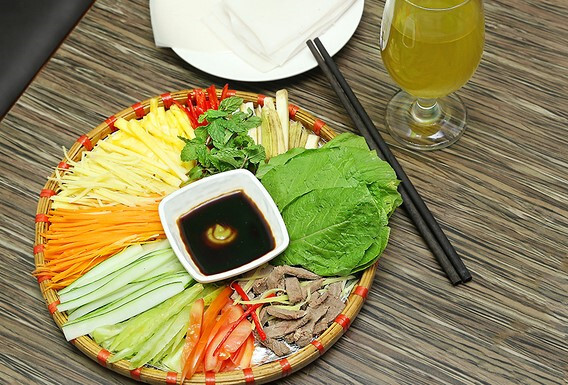 Món ngon mỗi ngày: Cách làm bò cuốn lá cải chống ngán ngày Tết