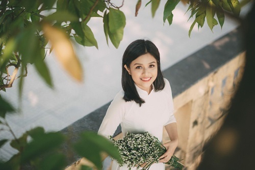 Cô giáo trẻ dạy văn xinh như 