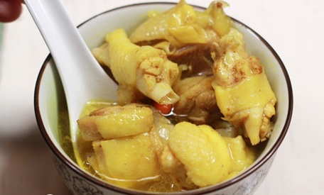 Món ngon mỗi ngày: Canh gà nấu sả nóng hổi cho bữa tối mùa đông