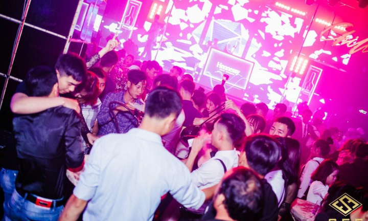 Đột kích quán bar lớn nhất Gia Lai, phát hiện 57