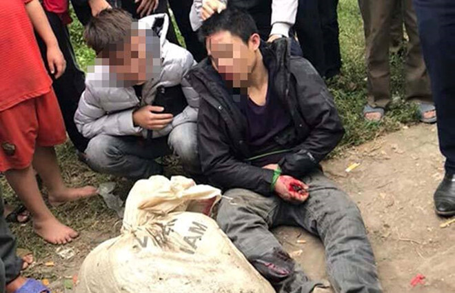 Nghi can trộm chó bị dân vây bắt trên cánh đồng ở Vĩnh Phúc