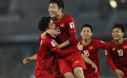 Video: Pha dứt điểm tỏa sáng của Công Phượng giúp Việt Nam dẫn trước 2-1