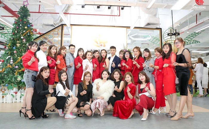 Mỹ phẩm Linh Hương tổ chức tham quan văn phòng làm việc cho các đại lý, NPP