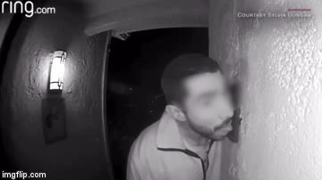 Video: Nam thanh niên bị thẩm vấn vì liếm chuông cửa nhà dân gần 3 tiếng đồng hồ