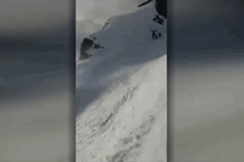 Video: Trực thăng giải cứu người trên đỉnh An-Pơ ngoạn mục như phim hành động