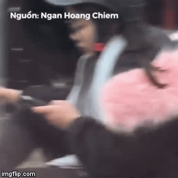 Video: Cô gái trẻ vừa 