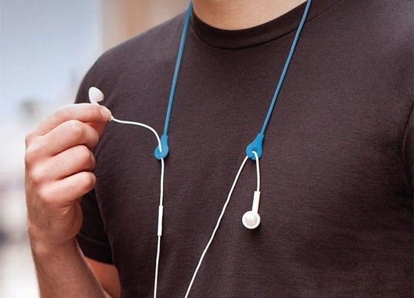 Đeo tai nghe khi điều khiển xe máy bị xử phạt như thế nào?